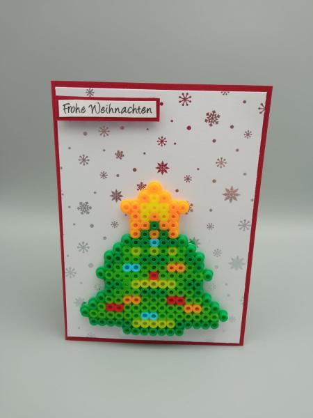 Einzigartige Weihnachtskarte mit 3D-Bügelperlen Tannenbaum